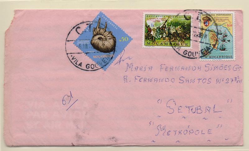 1105.jpg -     Lote:    1105            Moçambique       Descrição:         Carimbos circulares datados. Sobrescrito circulado de Vila Gouveia (06.12.72) para Setúbal com selos CE55, 511 e 519. Obliterados com carimbo batido a preto de "VILA GOUVEIA".         Carta       Valor Base:     &euro; 10,00     Valor Venda:     Retirado     