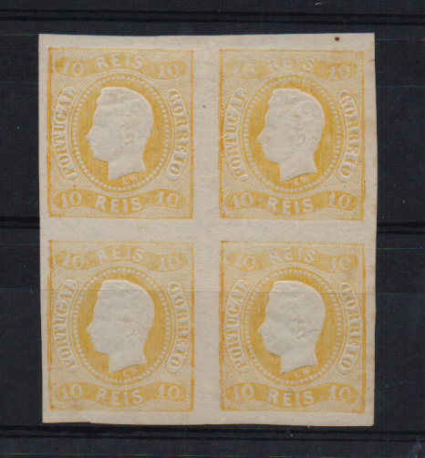 1162.jpg -     Lote:    1162            Portugal       Descrição:         1866/67 &mdash; D. Luís I, fita curva. Não denteados. CE20, 10 reis amarelo. Quadra. Alguns pequenos pontos de óxido no verso. Valor de catálogo &euro; 1.680,00.         **       Valor Base:     &euro; 200,00     Valor Venda:     Retirado     