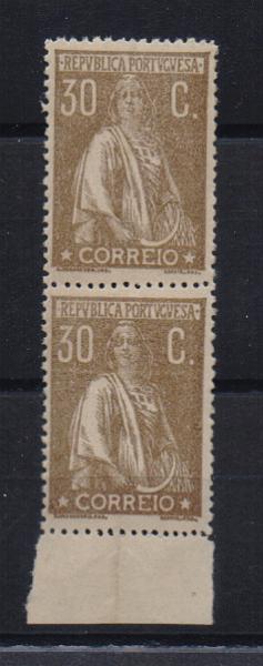 1243.jpg -     Lote:    1243            Portugal       Descrição:         1920/22 &mdash; Ceres. CE242, 30C, denteado 15x14. Par vertical. Valor de catálogo &euro; 726,00.         ***       Valor Base:     &euro; 120,00     Valor Venda:     Retirado     