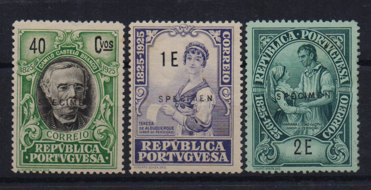 1267.jpg -     Lote:    1267            Portugal       Descrição:         1925- Centenário do Nascimento de Camilo Castelo Branco. Lote de três selos de 40C, 1E e 2E CE343,350 e 354, com sobrecarga linear horizontal a preto "SPECIMEN". Dois primeiros selos com ligeiros pontos de óxido.         **       Valor Base:     &euro; 15,00     Valor Venda:     &euro; 26,00       