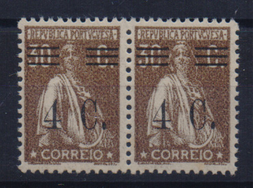 1279.jpg -     Lote:    1279            Portugal       Descrição:         1928/29 &mdash; Ceres, com sobretaxa. CE452, 4C s/ 30C. Par horizontal, denteado 12x11 &frac12;, papel liso. Segundo selo com variedade de cliché MM &mdash; V "3C".         ***       Valor Base:     &euro; 12,00     Valor Venda:     &euro; 14,00       