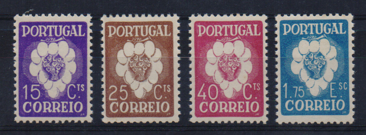 1314.jpg -     Lote:    1314            Portugal       Descrição:         1938 &mdash; Congresso Internacional do Vinho e da Vinha. CE579/82. Série completa. Valor de catálogo &euro; 126,00.         ***       Valor Base:     &euro; 28,00     Valor Venda:     &euro; 32,00       