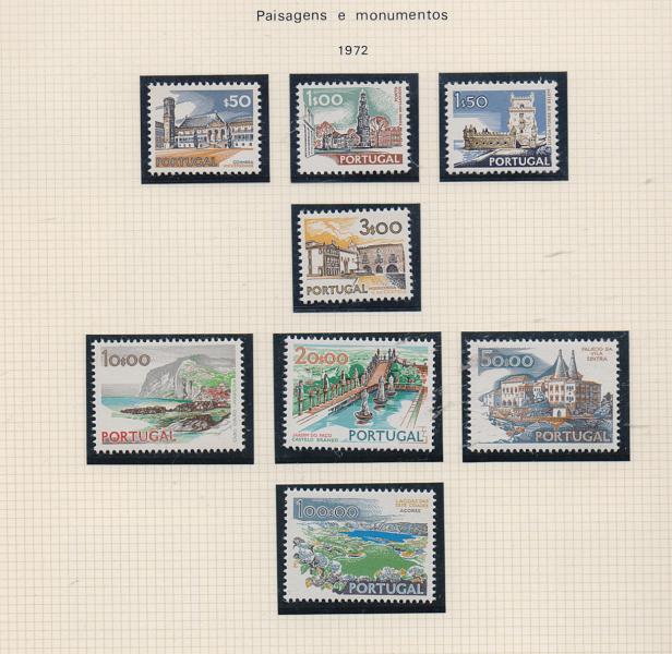 1350.jpg -     Lote:    1350            Portugal       Descrição:         1972 &mdash; Paisagens e Monumentos. CE1126/45. Série completa com variedades. Inclui 61 selos catalogados + 3 selos não catalogados. Valor dos selos catalogados &euro; 347,00.         ***       Valor Base:     &euro; 50,00     Valor Venda:     Retirado     