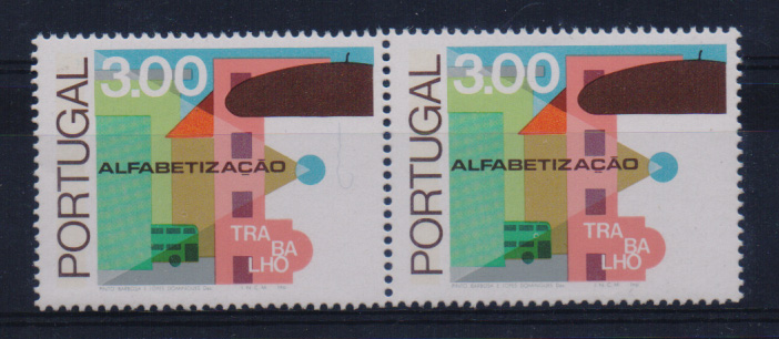 1355.jpg -     Lote:    1355            Portugal       Descrição:         1976 &mdash; Alfabetização. CE1294, 3$00. Par horizontal em denteado 13 &frac12;. Valor de catálogo &euro; 87,40.         ***       Valor Base:     &euro; 10,00     Valor Venda:     Retirado     