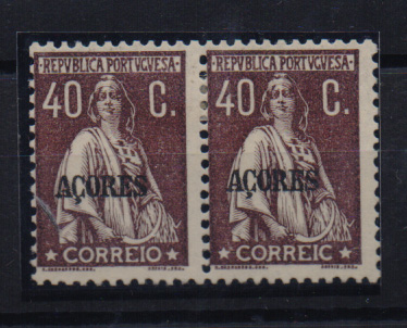1441.jpg -     Lote:    1441            Açores       Descrição:         1924/28 &mdash; Ceres. Selos do Continente com sobrecarga "AÇORES". CE205, 40C castanho escuro, denteado 11x12 &frac12;. Par horizontal com um selo com a variedade CORREIC. Valor de catálogo &euro; 85,00.         **       Valor Base:     &euro; 15,00     Valor Venda:     &euro; 15,00       