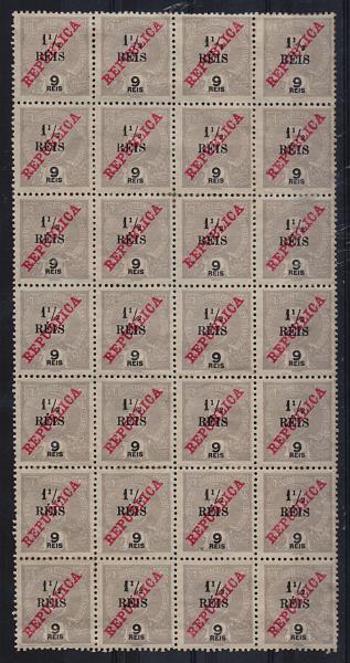 1531.jpg -     Lote:    1531            Índia       Descrição:         1914 &mdash; D. Carlos I, com REPUBLICA da Casa da Moeda e sobretaxa. CE296, 1 &frac12; reis s/ 9 reis, lilás-malva. Folga completa com 28 selos.         *       Valor Base:     &euro; 15,00     Valor Venda:     Retirado     