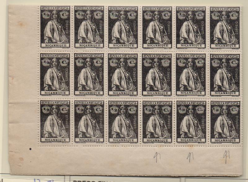 1560.jpg -     Lote:    1560            Moçambique       Descrição:         1914 &mdash; Ceres. CE154, &frac12; C preto, denteado 15x14, papel liso. Parte de folha com 100 selos. Alguns selos da última fila com repinte da legenda "MOÇAMBIQUE".         ***       Valor Base:     &euro; 12,00     Valor Venda:     &euro; 14,00       