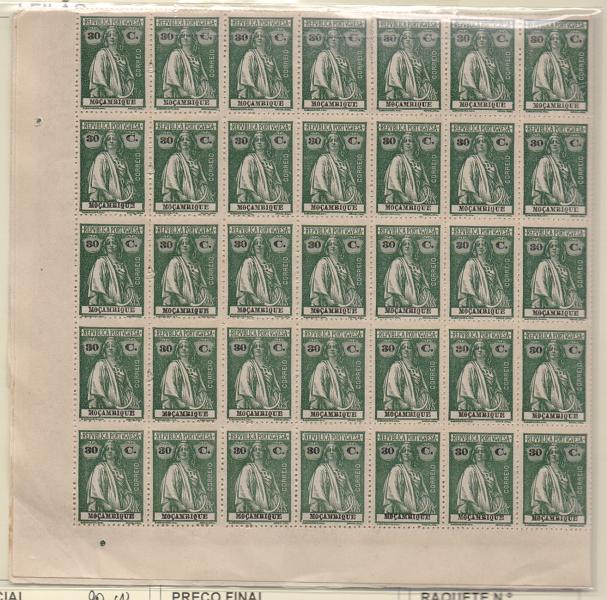 1568.jpg -     Lote:    1568            Moçambique       Descrição:         1922 &mdash; Ceres. CE241, 30C verde oliva. Folha completa de 180 selos em denteado 15x14. Valor de catálogo &euro; 288,00.         ***       Valor Base:     &euro; 20,00     Valor Venda:     &euro; 34,00       