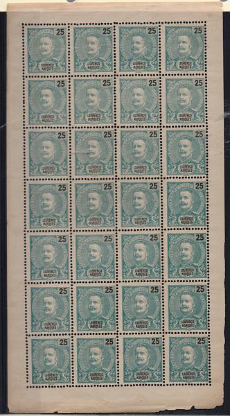 1593.jpg -     Lote:    1593            Lourenço Marques       Descrição:         1898/1901 &mdash; D. Carlos I Mouchon. CE37, 25 reis verde azul. Folha completa com 28 selos, denteado 12 &frac12;. Valor de catálogo &euro; 5.600,00.         *       Valor Base:     &euro; 100,00     Valor Venda:     Retirado     