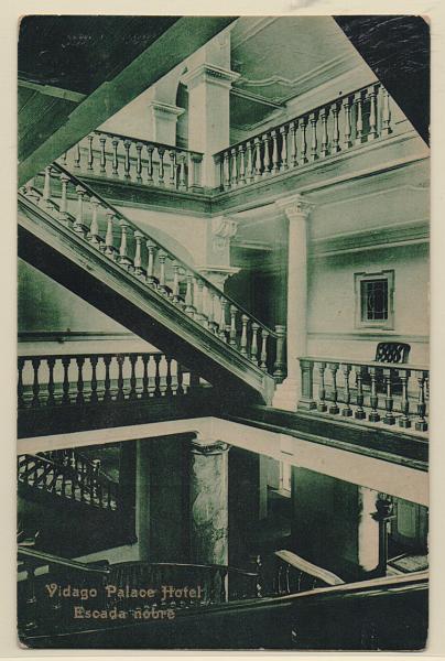 1931.jpg -     Lote:    1931      Lotes pelo Correio              Descrição:         Vidago Palace Hotel — Escada nobre. Novo.         PI       Valor Base:     € 6,00     Valor Venda:     Retirado     