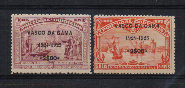 1976.jpg -     Lote:    1976      Lotes pelo Correio              Descrição:         Vinhetas. IV Centenário do Descobrimento do Caminho Marítimo para a Índia, com sobrecarga "VASCO DA GAMA / 1921-1925 / 2$00": Lote de duas vinhetas com valores primitivos de 5 e 10 reis.         ***       Valor Base:     &euro; 6,00     Valor Venda:     Retirado     
