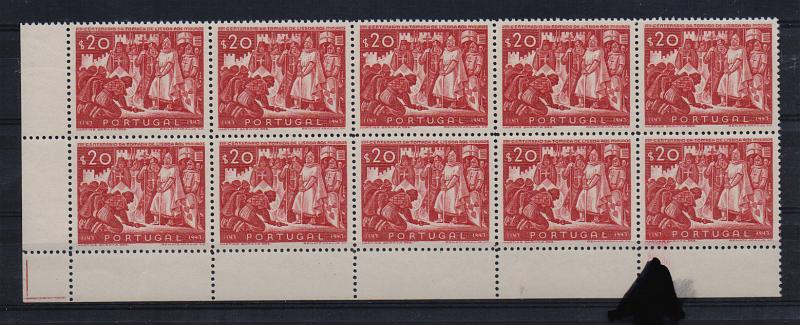2059.jpg -     Lote:    2059      Lotes pelo Correio              Descrição:         1947 &mdash; 8.º Centenário da Tomada de Lisboa aos Mouros. CE686, $20. Bloco com 10 selos, com impressão defeituosa do último selo.         ***       Valor Base:     &euro; 5,00     Valor Venda:     Retirado     
