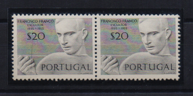 2064.jpg -     Lote:    2064      Lotes pelo Correio              Descrição:         1971 &mdash; Escultores Portugueses. CE1.100, $20 cinzento. Par horizontal com impressão de traço vertical no primeiro selo.         ***       Valor Base:     &euro; 2,00     Valor Venda:     &euro; 2,00       