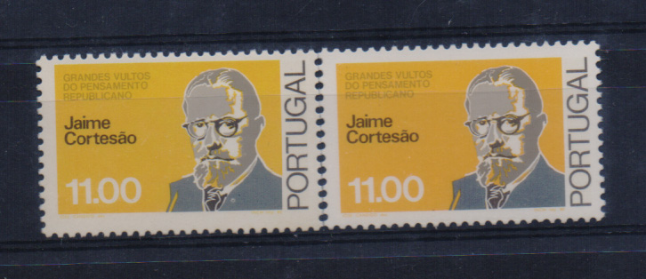 2070.jpg -     Lote:    2070      Lotes pelo Correio              Descrição:         1980 &mdash; Grandes Vultos do Pensamento Republicano. CE1461, 11$00. Selo com variedade de tonalidade mais clara de cor. Acompanha selo normal para comparação.         ***       Valor Base:     &euro; 4,00     Valor Venda:     Retirado     