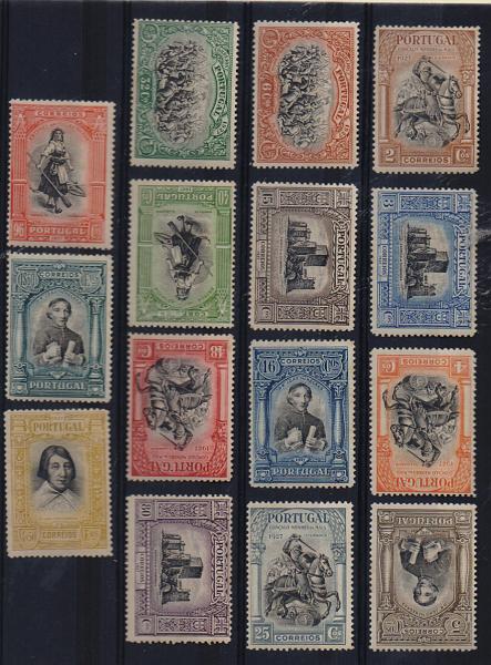 2224.jpg -     Lote:    2224      Lotes pelo Correio       Portugal       Descrição:         1927 &mdash; Independência de Portugal * 2.ª emissão. CE420/434. Série completa. Alguns selos regomados.         RG***       Valor Base:     &euro; 25,00     Valor Venda:     &euro; 25,00       