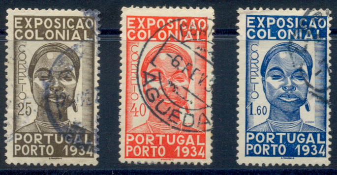 2252.jpg -     Lote:    2252      Lotes pelo Correio       Portugal       Descrição:         1934 &mdash; 1ª Exposição Colonial Portuguesa. 3 valores CE561/3. Valor de catálogo 28,00         O       Valor Base:     &euro; 4,00     Valor Venda:     Retirado     