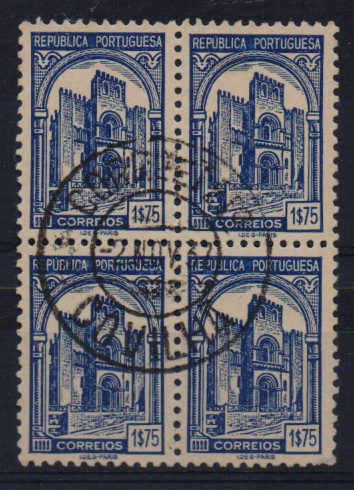 2256.jpg -     Lote:    2256      Lotes pelo Correio       Portugal       Descrição:         1935 &mdash; Sé de Coimbra. CE575, 1$75 azul. Quadra obliterada com carimbo bem batido da Covilhã.         O       Valor Base:     &euro; 6,00     Valor Venda:     Retirado     