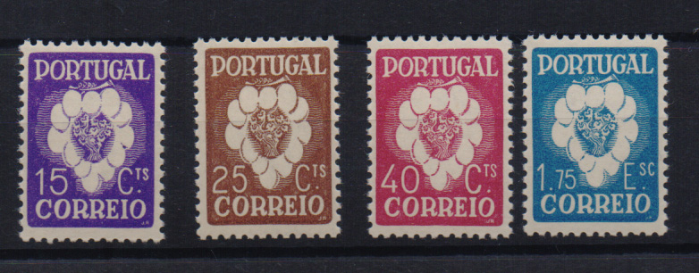 2259.jpg -     Lote:    2259      Lotes pelo Correio       Portugal       Descrição:         1938 &mdash; 5.º Congresso Internacional da Vinha e do Vinho. CE579/82. Série completa. Valor de catálogo &euro; 126,00.         ***       Valor Base:     &euro; 12,00     Valor Venda:     &euro; 22,00       