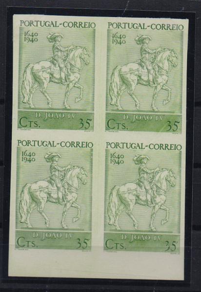 2262.jpg -     Lote:    2262      Lotes pelo Correio       Portugal       Descrição:         1940 &mdash; Centenários da Fundação e Restauração. CE594, $35. Quadra de provas, não denteadas, bordo de folha, em verde s/ papel verde claro.         PRV       Valor Base:     &euro; 25,00     Valor Venda:     Retirado     