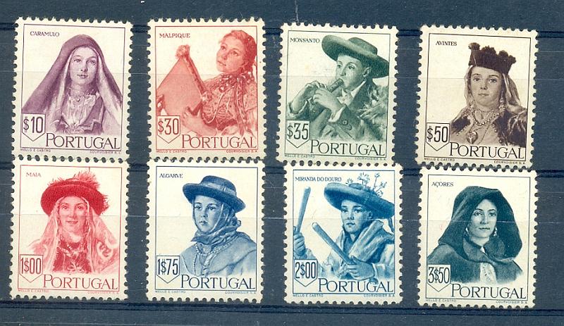 2273.jpg -     Lote:    2273      Lotes pelo Correio       Portugal       Descrição:         1947 &mdash; Costumes Portugueses * 2.ª emissão. CE 677/684. Série completa. Valor de catálogo &euro; 185,00.         **       Valor Base:     &euro; 15,00     Valor Venda:     &euro; 15,00       
