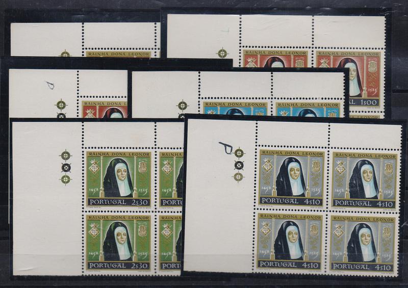2316.jpg -     Lote:    2316      Lotes pelo Correio       Portugal       Descrição:         1958 &mdash; 5.º Centenário do Nascimento da Rainha D. Leonor. CE843/846. Série completa em quadras. Valor de catálogo &euro; 92,00.         ***       Valor Base:     &euro; 10,00     Valor Venda:     &euro; 14,00       