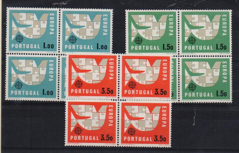 2320.jpg -     Lote:    2320      Lotes pelo Correio       Portugal       Descrição:         1963 &mdash; Europa CEPT. CE919/21. Série completa em quadras. Valor de catálogo &euro; 64,00         ***       Valor Base:     &euro; 5,00     Valor Venda:     &euro; 5,00       