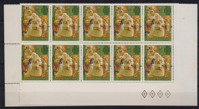 2322.jpg -     Lote:    2322      Lotes pelo Correio       Portugal       Descrição:         1969 &mdash; 5.º Centenário do nascimento de Pedro Alvares Cabral. CE1040. Lote com dois blocos de 10 selos. Valor de catálogo &euro; 102,00.         ***       Valor Base:     &euro; 10,00     Valor Venda:     Retirado     