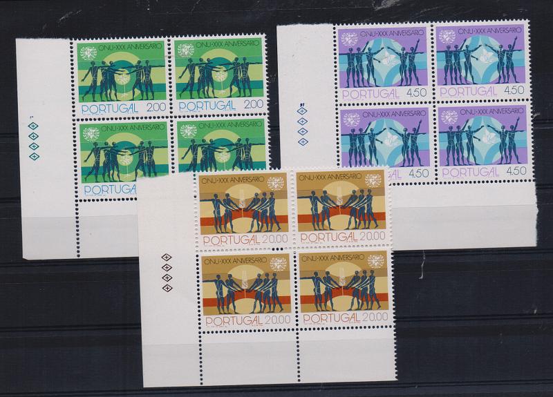 2333.jpg -     Lote:    2333      Lotes pelo Correio       Portugal       Descrição:         1975 &mdash; 30.º Aniversário das Nações Unidas. CE1258/60. Série completa em quadras. Valor de catálogo &euro; 43,70.         ***       Valor Base:     &euro; 5,00     Valor Venda:     Retirado     