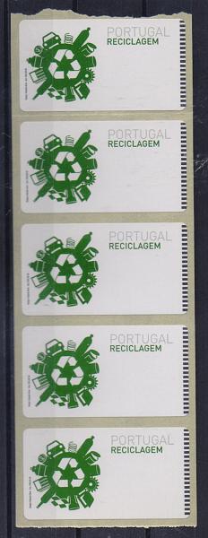 2440.jpg -     Lote:    2440      Lotes pelo Correio       Portugal       Descrição:         2009 - Reciclagem. CE ETQ47. Tira com 5 etiquetas sem impressão do valor.         PRV       Valor Base:     &euro; 5,00     Valor Venda:     Retirado     