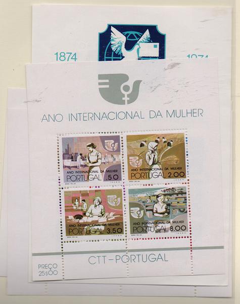 2466.jpg -     Lote:    2466      Lotes pelo Correio       Portugal       Descrição:         Lote com cinco blocos BLC15, BLC16, BLC20, BLC24, BLC25. Valor de catálogo &euro; 143,50.         BLC***       Valor Base:     &euro; 14,00     Valor Venda:     Retirado     