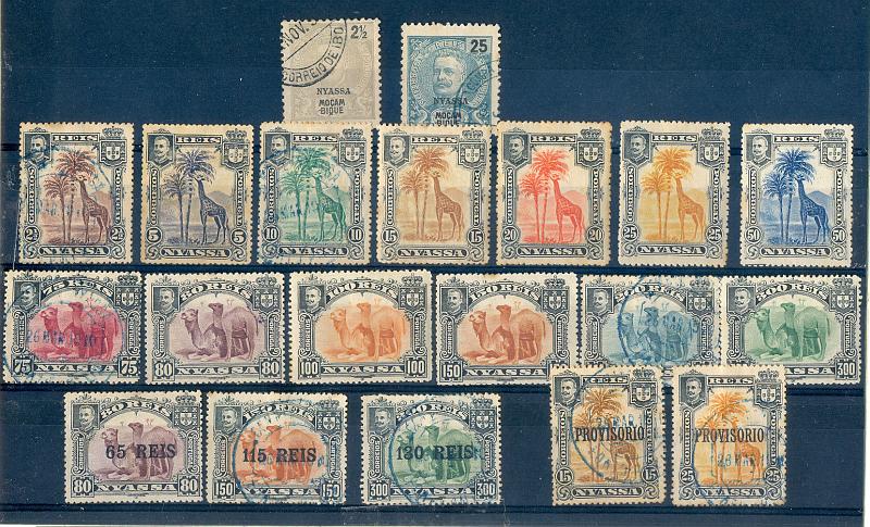 2595.jpg -     Lote:    2595      Lotes pelo Correio       Companhia do Niassa       Descrição:         1898 &mdash; D. Carlos I. Usados c/ alguns pontos de óxido. CE 14 e 25. 1901 &mdash; D. Carlos I (Girafa e Camelos). Série completa mista. CE 27/39. 1903 &mdash; Idem, em Réis. CE 40/42. 1910 &mdash; Idem, com sobrecarga "Provisório". CE 43/44. Valor de catálogo &euro; 25,00. Lote a ver         **/O       Valor Base:     &euro; 4,00     Valor Venda:     &euro; 4,00       