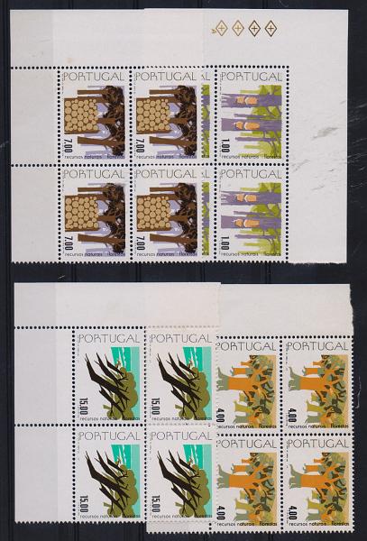 2702.jpg -     Lote:    2702      Lotes pelo Correio              Descrição:         1977 &mdash; Florestas (Ciclo dos Recursos Naturais). CE1323/1326.Série completa em quadras. Valor de catálogo &euro; 30.40.         ***       Valor Base:     &euro; 4,00     Valor Venda:     Retirado     