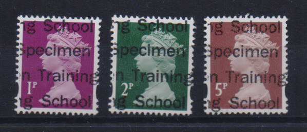 2737.jpg -     Lote:    2737      Lotes pelo Correio              Descrição:         Reino Unido. Rainha Elizabeth II. Lote de 3 selos de 1p, 2p e 5p, com sobrecarga "SPECIMEN TRAINING SCHOOL".         PRV       Valor Base:     &euro; 8,00     Valor Venda:     Retirado     