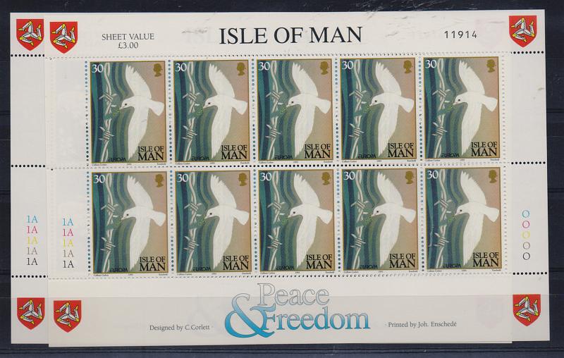 2747.jpg -     Lote:    2747      Lotes pelo Correio              Descrição:         Ilha de Man. 1995 &mdash; Peace & Freedom. Lote com duas folhas miniaturas com 10 selos.         FM       Valor Base:     &euro; 4,00     Valor Venda:     Retirado     