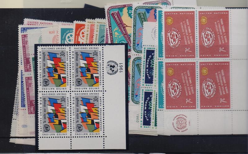 2759.jpg -     Lote:    2759      Lotes pelo Correio              Descrição:         Nações Unidas. Lote com dezenas de selos em quadras. Lote a ver.         Lote       Valor Base:     &euro; 10,00     Valor Venda:     Retirado     
