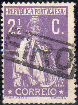 0673.jpg -     Lote:    673                   Descrição:         Correio ferroviário. Carimbos nominativos. 1912 &mdash; Ceres. CE211, 2 &frac12; C violeta, papel porcelana, denteado 15x14, obliterado com carimbo batido a preto "AVEIRO".        O       Valor Base:     &euro; 12,00     Valor Venda:     &euro;      