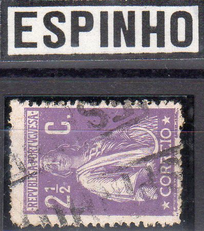 0674.jpg -     Lote:    674                   Descrição:         Correio ferroviário. Marcas nominativas. Selo de 2 &frac12; C violeta tipo Ceres, CE211, obliterado com carimbo retangular batido a preto "ESPINHO".        O       Valor Base:     &euro; 12,00     Valor Venda:     &euro;      