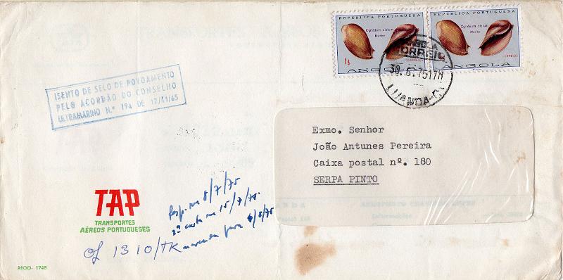 0755.jpg -     Lote:    755                   Descrição:         Angola. Isentos de franquia. Sobrescrito circulado de Luanda (30.06.75) para Serpa Pinto com par de selos CE566. Isento de selo do imposto postal. Isenção batida a azul "ISENTO DE SELO DE POVOAMENTO / PELO ACORDÃO DO CONSELHO / ULTRAMARINO N.º 194 DE 17/11/65".        Carta       Valor Base:     &euro; 8,00     Valor Venda:     &euro;      