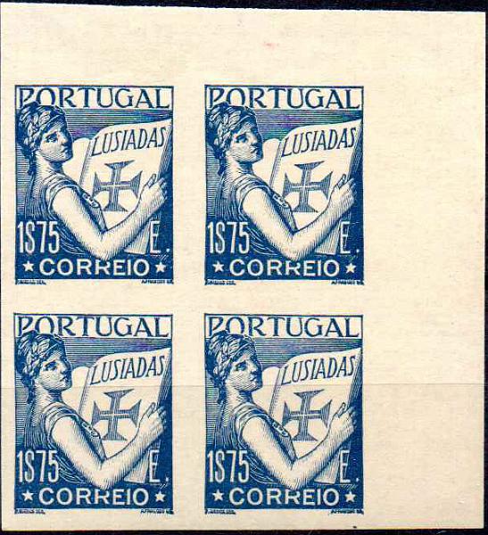 0795.jpg -     Lote:    795                   Descrição:         1933 &mdash; Lusíadas. CE547, 1$75. Quadra de provas não denteadas, canto de folha, na cor azul-escuro (cor aprovada), papel pontinhado, gomado.        PRV       Valor Base:     &euro; 10,00     Valor Venda:     &euro;      