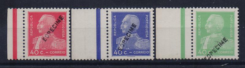 0800.jpg -     Lote:    800                   Descrição:         1934 &mdash; General Carmona. CE560. Lote de três provas de cor (vermelha, verde-claro e violeta-claro), denteadas, cores não aprovadas, em papel porcelana, com sobrecarga a preto "ESPECIME".        PRV       Valor Base:     &euro; 30,00     Valor Venda:     &euro;      