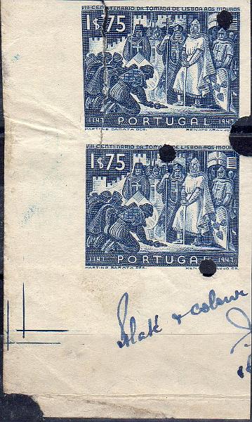 0815.jpg -     Lote:    815                   Descrição:         1947 &mdash; 8.º Centenário da Tomada de Lisboa aos Mouros. CE688, $50 azul-escuro. Bloco com 2 provas de chapa não denteada, na cor aprovada, com correções a efetuar e inscrição manuscrita "Platé & coleur ok"        PRV       Valor Base:     &euro; 15,00     Valor Venda:     &euro;      