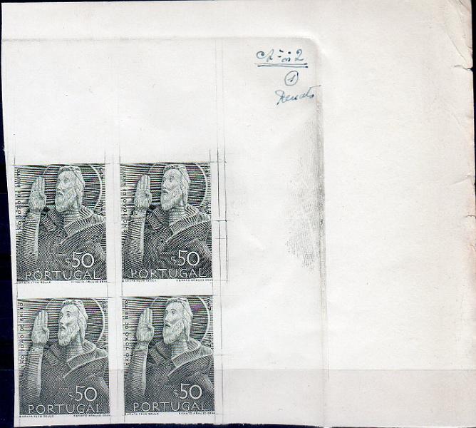 0819.jpg -     Lote:    819                   Descrição:         1948 &mdash; 3.º Centenário do Nascimento de S. João de Deus. CE692, $50. Quadra de provas de artista, canto de folha, em cinzento, não denteadas, em papel porcelana, impressa a talhe doce, com inscrição marginal "Chª n.º 2" e assinatura do gravador Renato Araújo (1). MB e MR.        PRV       Valor Base:     &euro; 25,00     Valor Venda:     &euro;      