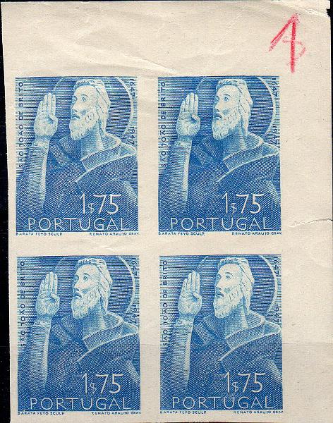 0824.jpg -     Lote:    824                   Descrição:         1948 &mdash; 3.º Centenário do Nascimento de S. João de Deus. CE694, 1$75. Quadra de provas de cor, canto de folha, em azul (cor aprovada), não denteadas, em papel liso amarelado, impressa a talhe doce. MB e MR.        PRV       Valor Base:     &euro; 20,00     Valor Venda:     &euro;      