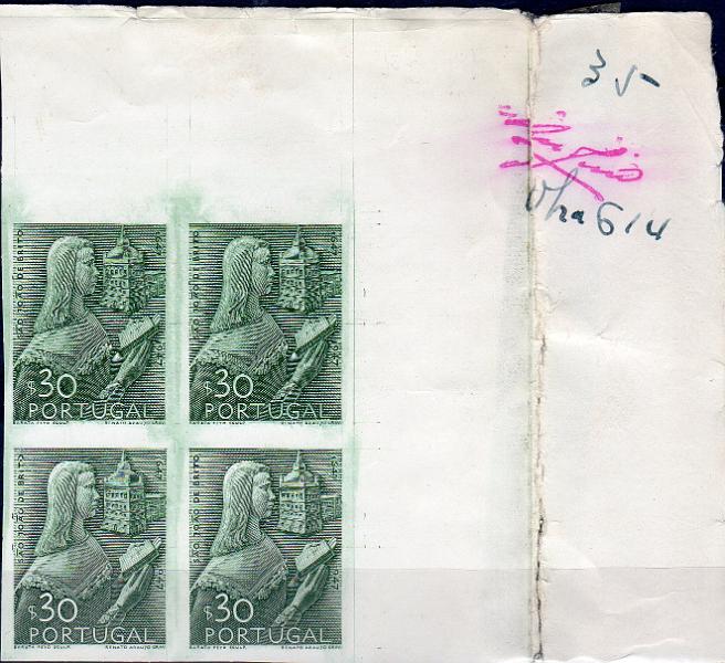 0836.jpg -     Lote:    836                   Descrição:         1948 &mdash; 3.º Centenário do Nascimento de S. João de Deus. CE691, $30. Quadra de provas de artista, canto de folha, em verde, não denteadas, em papel porcelana, impressa a talhe doce, com inscrição marginal "Obra 614" e "35" + assinatura do gravador Renato Araújo. MB e MR.        PRV       Valor Base:     &euro; 25,00     Valor Venda:     &euro;      