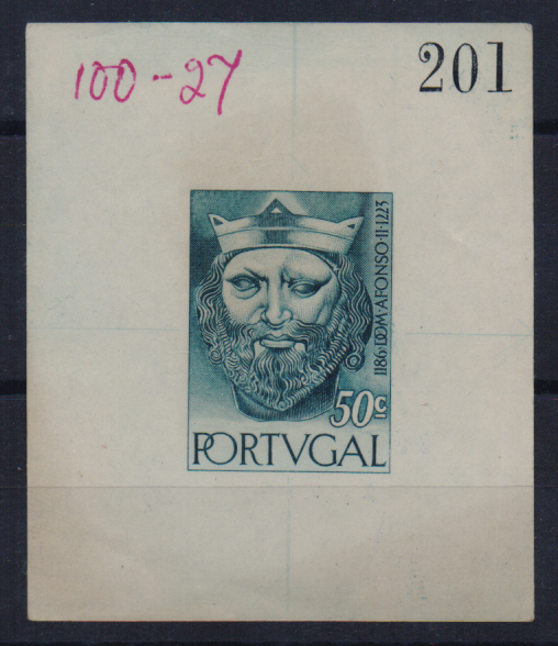 0847.jpg -     Lote:    847                   Descrição:         1955 &mdash; Reis de Portugal da 1.ª Dinastia. CE808, 50c. Prova de cunho a verde-cinzento, com largas margens, não denteado em papel liso, numerada (201).        PRV       Valor Base:     &euro; 20,00     Valor Venda:     &euro;      