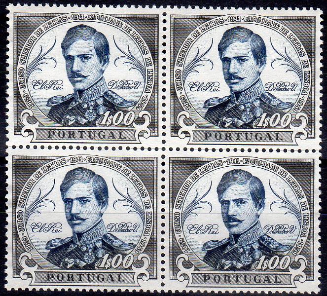 0853.jpg -     Lote:    853                   Descrição:         1961 &mdash; 1.º Centenário da Fundação da Faculdade de Letras da Universidade de Lisboa. CE874, 1$00. Quadra de provas de cor em preto e azul, denteadas, sem goma. Cores não aprovadas. MB e MR.        PRV       Valor Base:     &euro; 20,00     Valor Venda:     &euro;      