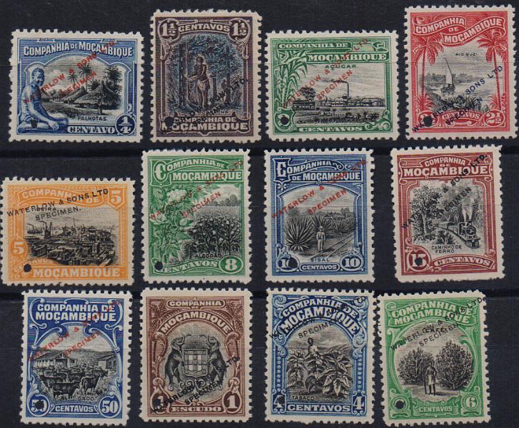 0907.jpg -     Lote:    907                   Descrição:         1918/24 &mdash; Motivos locais. Lote com 12 provas de cor, todas com furo de segurança e sobrecarga "WATERLOW & SONS, LTD / SPECIMEN". CE117/132.        PRV       Valor Base:     &euro; 40,00     Valor Venda:     &euro;      