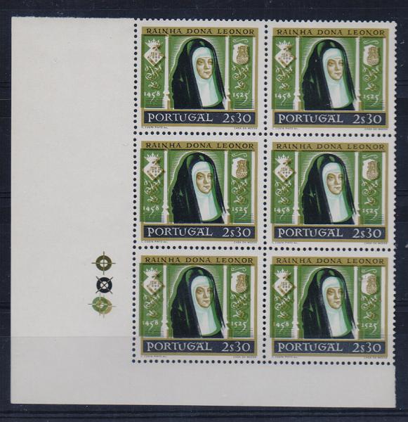 0958.jpg -     Lote:    958                   Descrição:         1958 &mdash; 5.º Centenário do Nascimento da Rainha D. Leonor. CE845, 2$30. Bloco com seis selos, com a cor verde muito deslocada. B e R.        ***       Valor Base:     &euro; 50,00     Valor Venda:     &euro;      