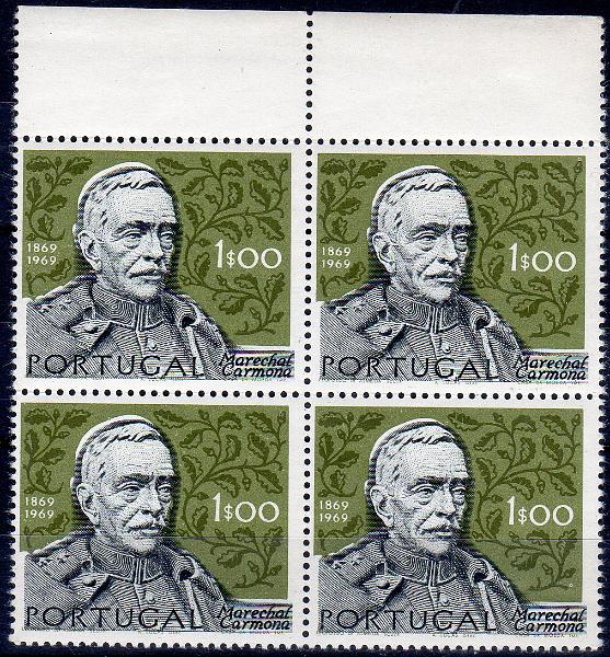 0962.jpg -     Lote:    962                   Descrição:         1970 &mdash; 1.º Centenário do Nascimento de Marechal Carmona. CE1070, 1$00. Quadra com deslocação da cor verde, resultando na visualização de um solidéu sobre a efígie. B e R.        ***       Valor Base:     &euro; 40,00     Valor Venda:     &euro;      