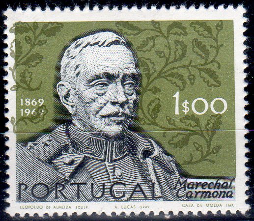 0963.jpg -     Lote:    963                   Descrição:         1970 &mdash; 1.º Centenário do Nascimento do Marechal Carmona. CE1070, 1$00. Selo com deslocação da cor verde-escuro. Raro.        ***       Valor Base:     &euro; 20,00     Valor Venda:     &euro;      